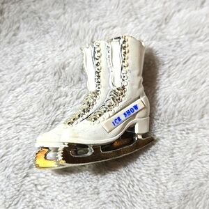 Chic Ice Skate Brooch with Gold and Silver Details